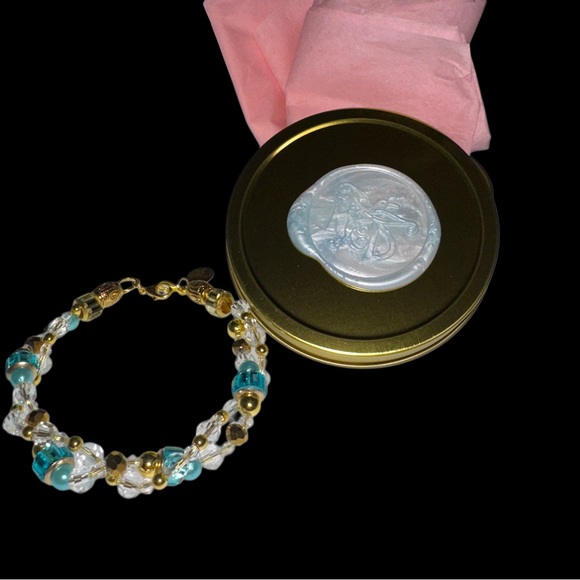 Ice Blue Crystal &  Pearl Twisted Beaded Bracelet - Picture 6 of 6